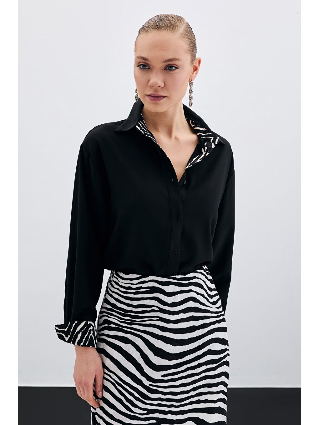 Zebra Desenli Klasik Gömlek - Siyah