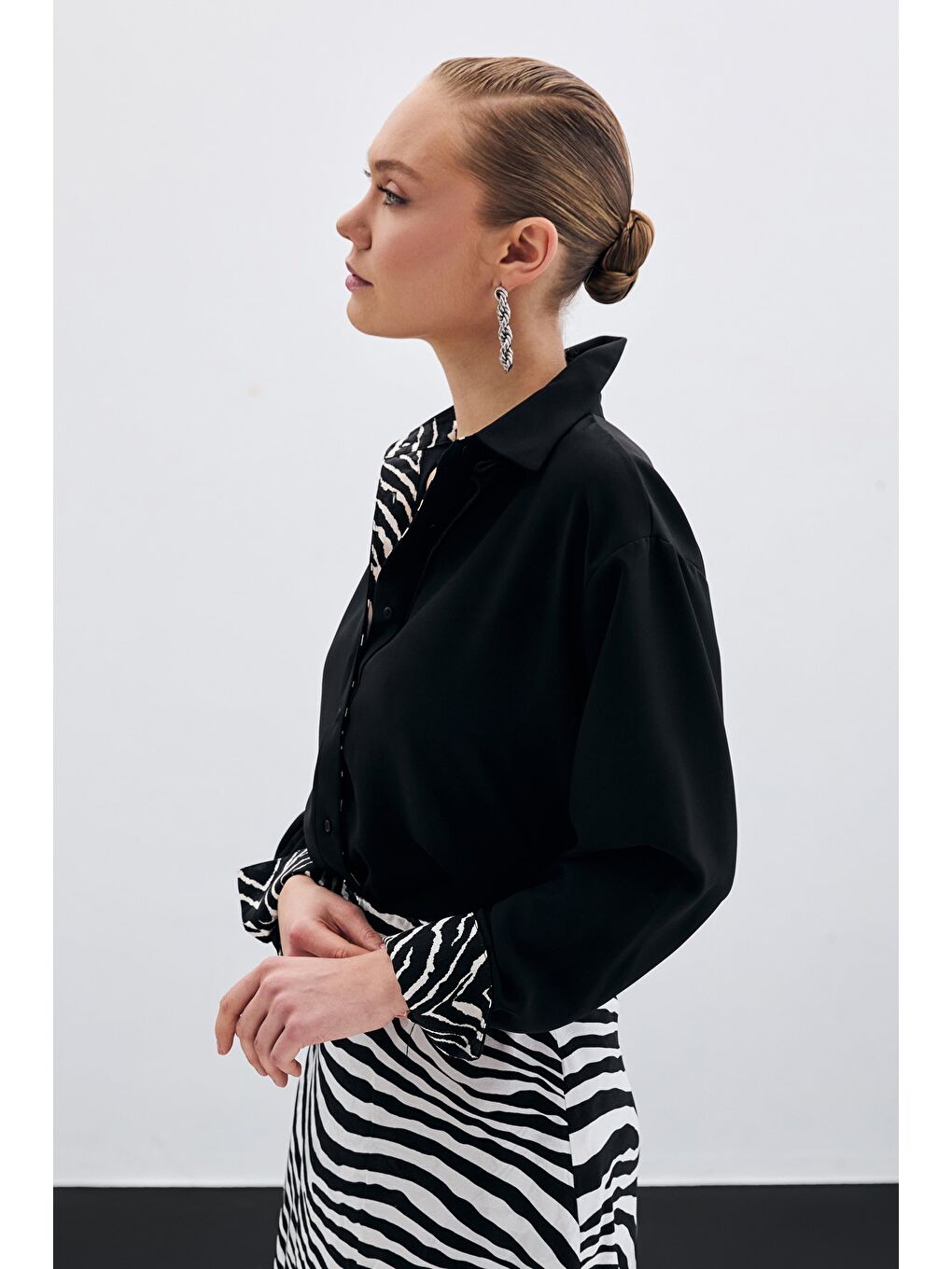 Zebra Desenli Klasik Gömlek - Siyah-2