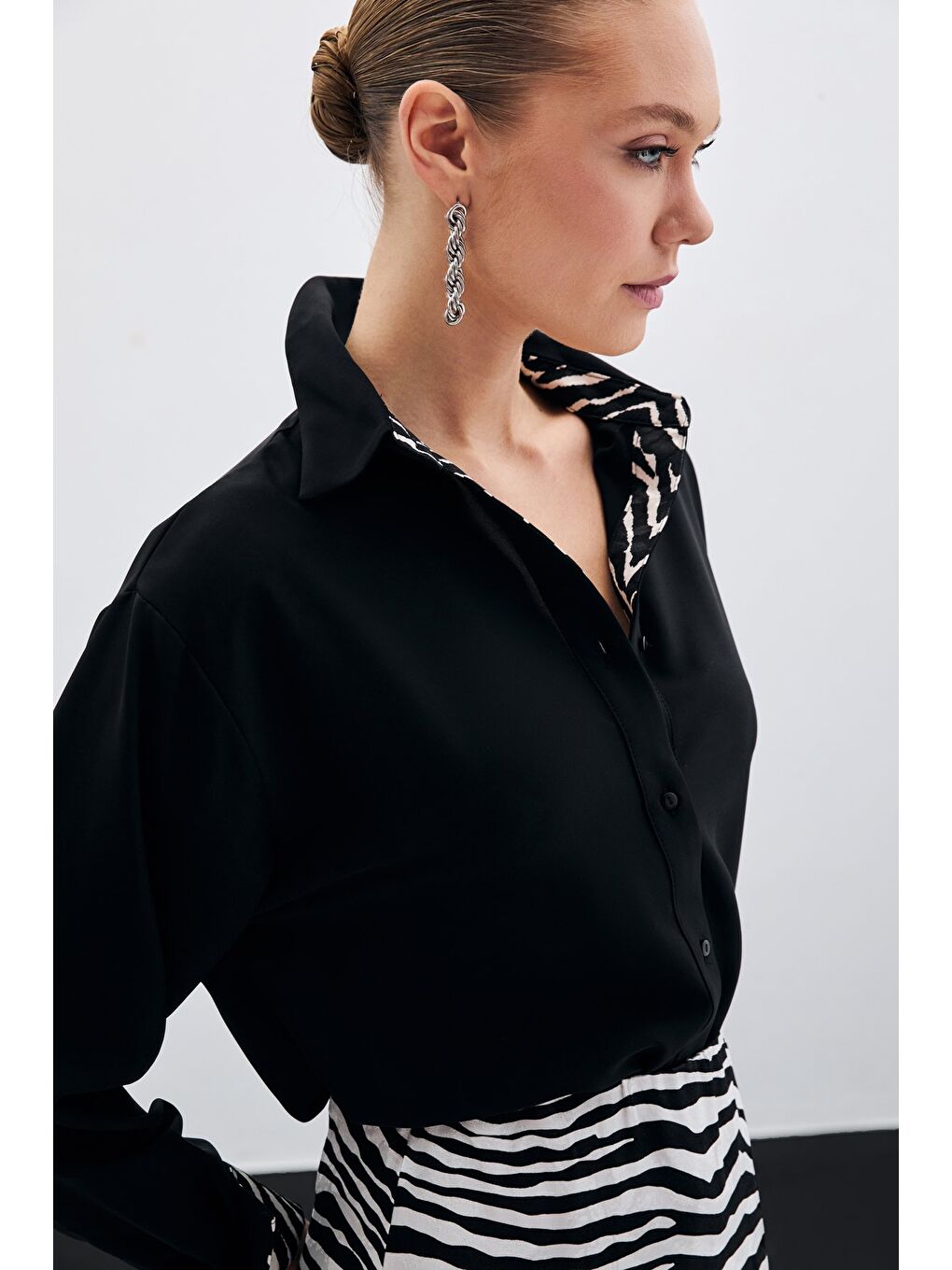 Zebra Desenli Klasik Gömlek - Siyah-4