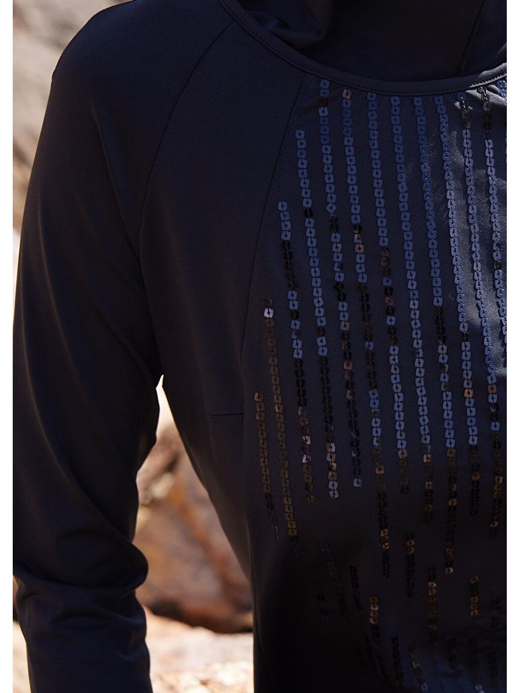 Siyah Pul İşlemeli Kapalı Mayo Üstü-4