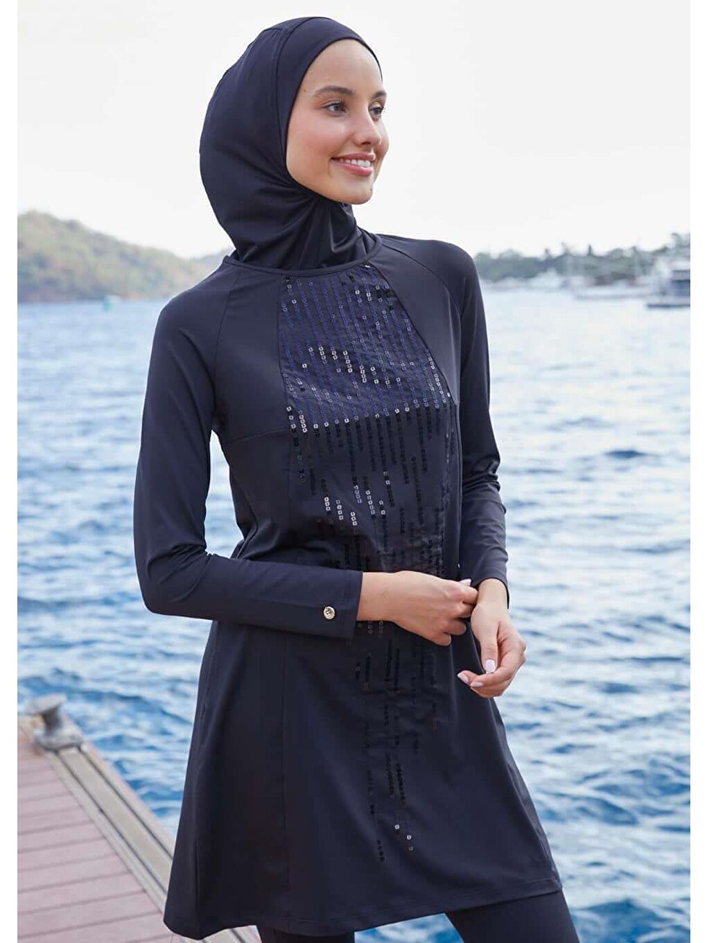 Siyah Pul İşlemeli Kapalı Mayo Üstü-6