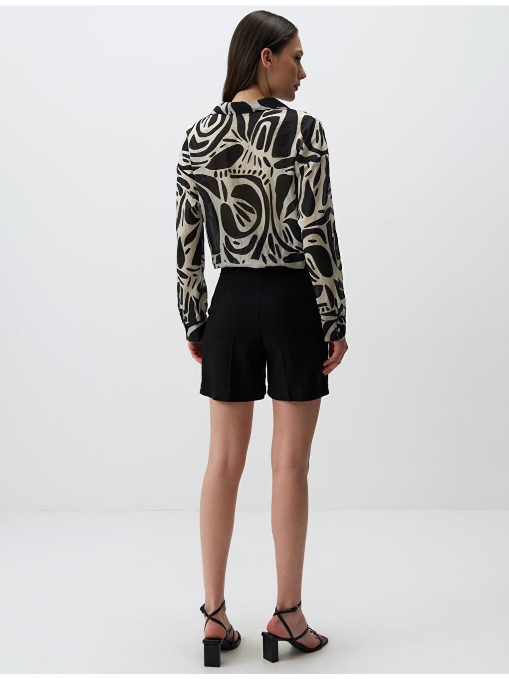 Siyah Yüksek Bel Cepli Keten Şort-6