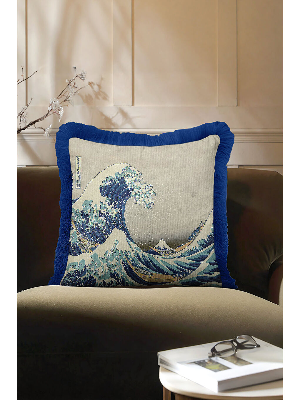 Karışık Japon Sanatı İlhamlı Saçaklı Yastık Kılıfı - Büyük Dalgalı Modern Mavi Püsküllü Kırlent Kılıfı-3