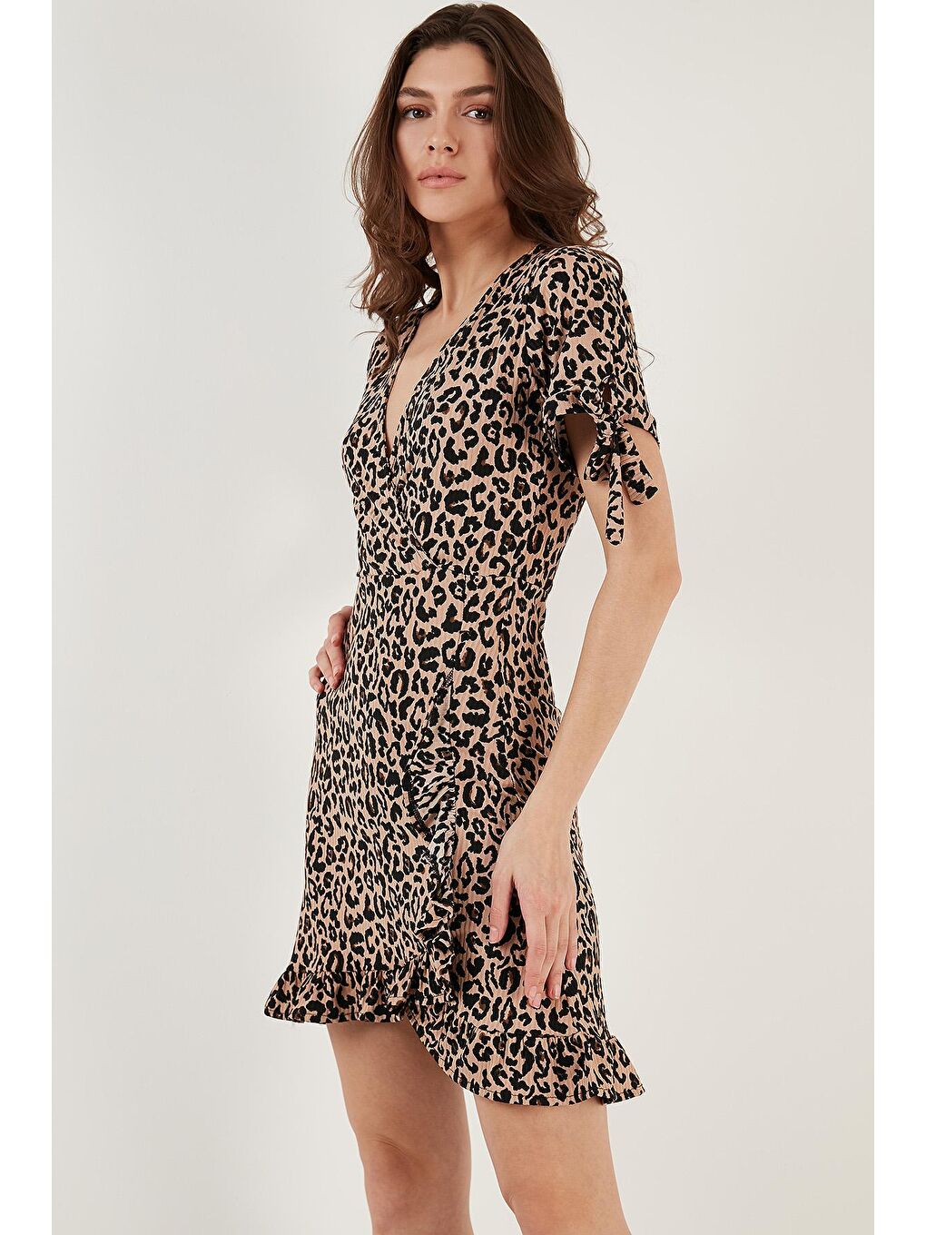 Kahverengi Dar Kesim Kruvaze Yaka Fırfır Detaylı Mini Elbise 5863719-5