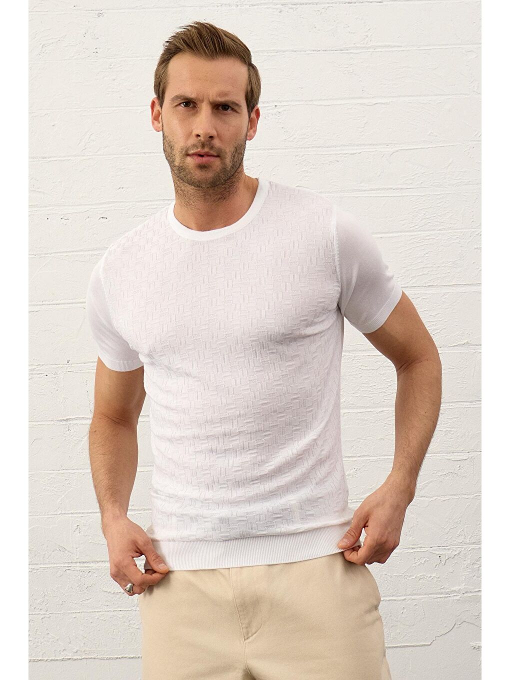 Danger Desenli Bisiklet Yaka  Slim-Fit Kalıp İnce Triko Tişört Beyaz - 5