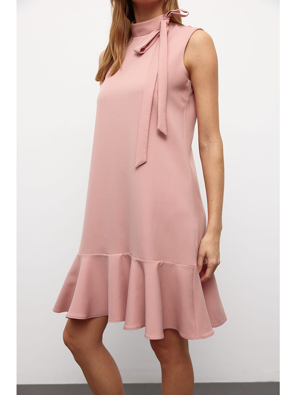 Pembe Yaka Detaylı Sıfır Kol Düz Renk Elbise-1