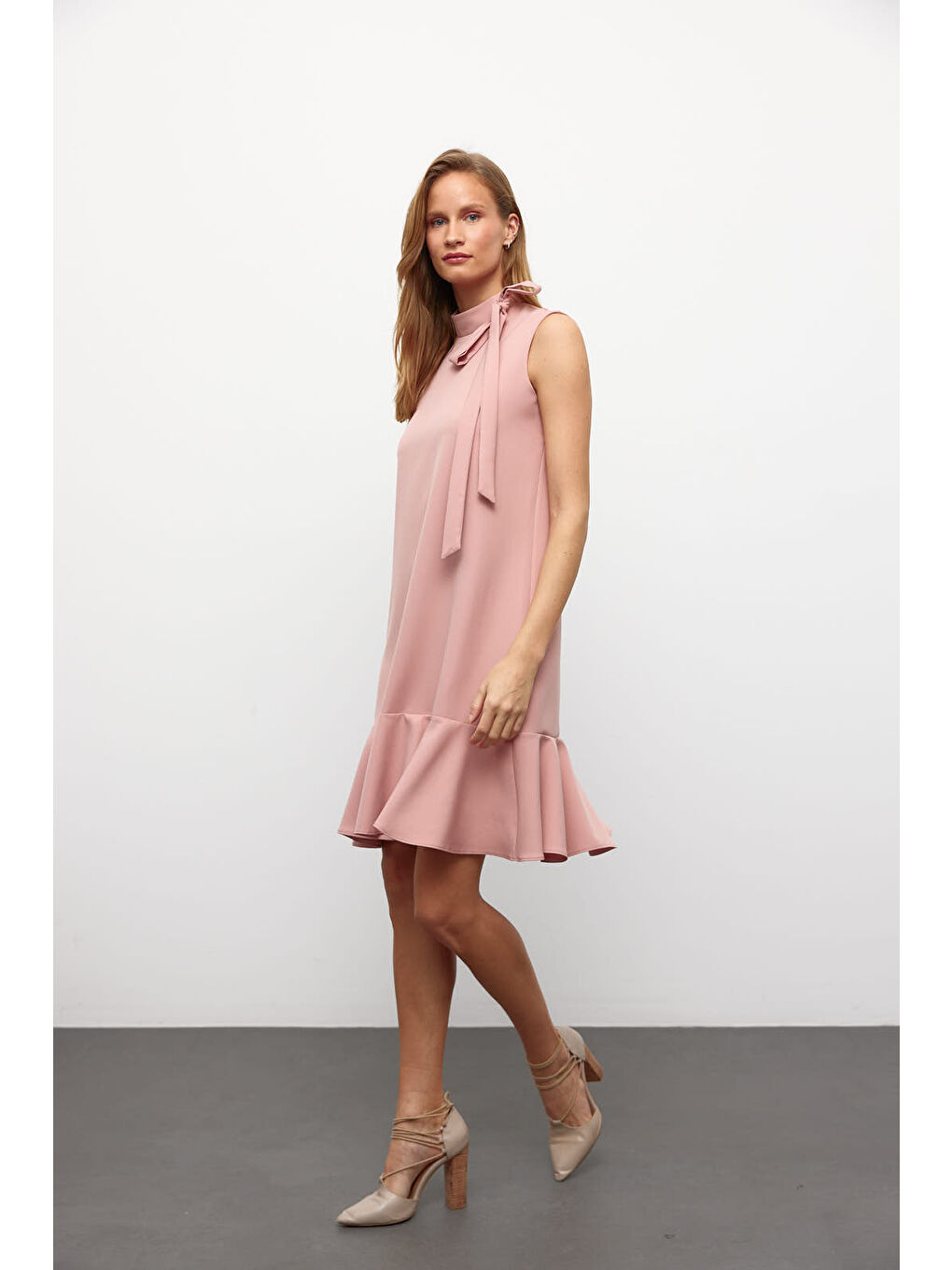 Pembe Yaka Detaylı Sıfır Kol Düz Renk Elbise-2