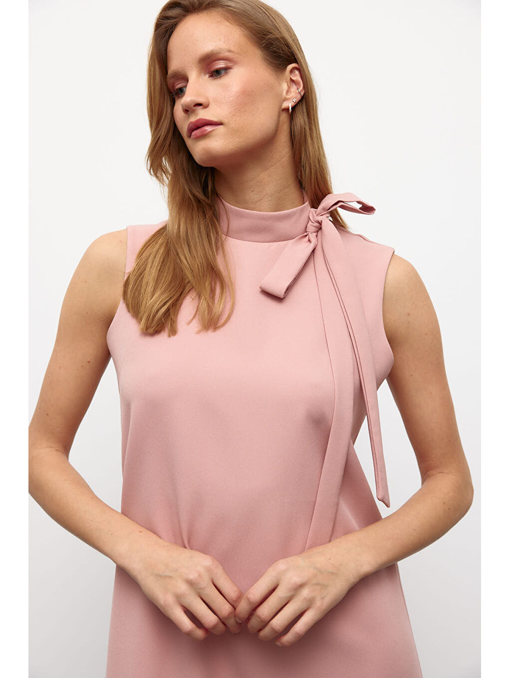 Pembe Yaka Detaylı Sıfır Kol Düz Renk Elbise-3