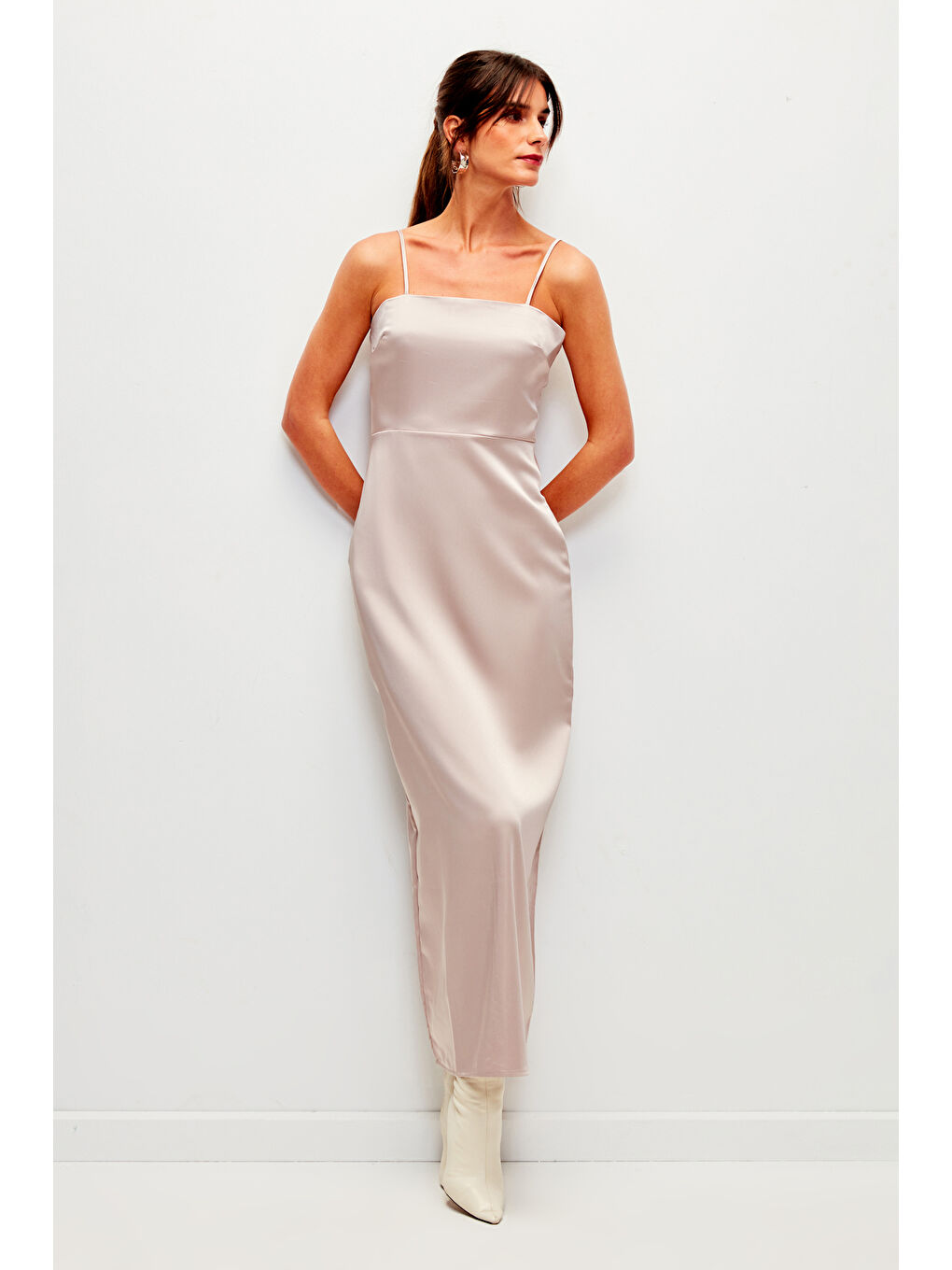 Bej Düz Renk Askılı Saten Davet Elbisesi-1