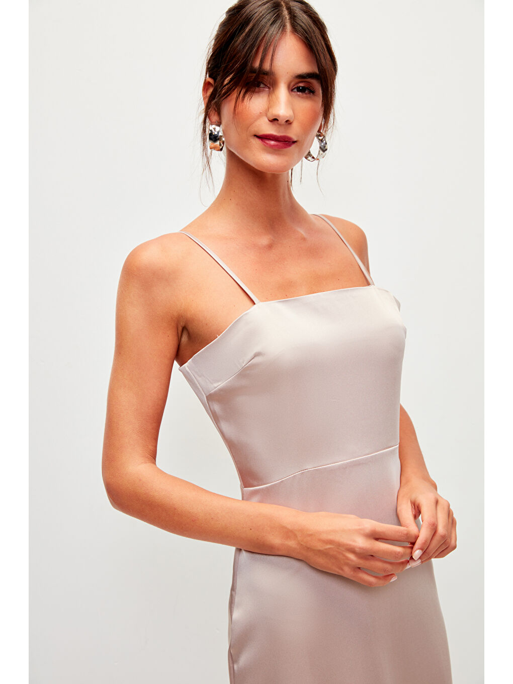 Bej Düz Renk Askılı Saten Davet Elbisesi-2