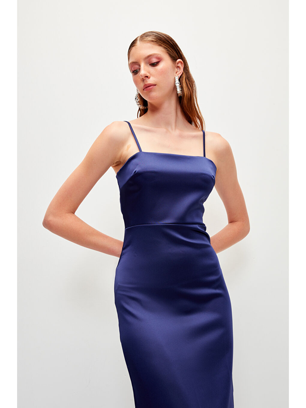 Lacivert Düz Renk Askılı Saten Davet Elbisesi-1
