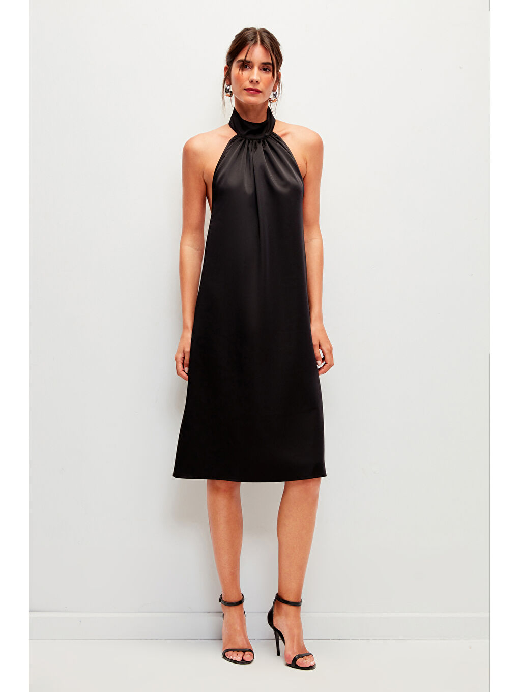 Siyah Halter Yaka Saten Davet Elbisesi-1