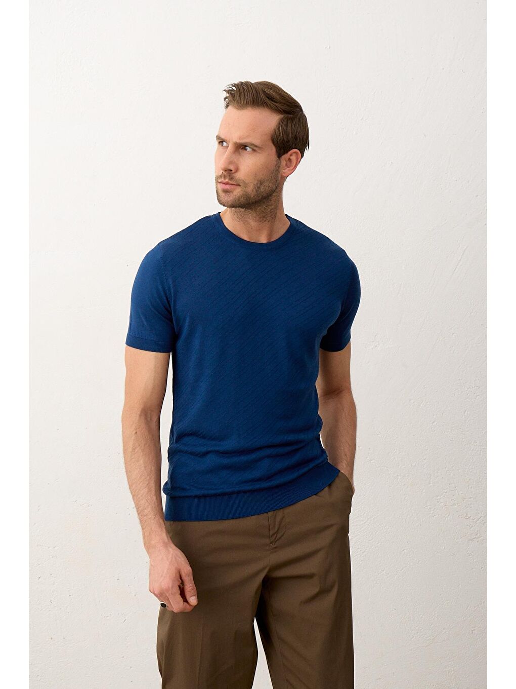 Erkek Çizgili Bisiklet Yaka Slim-Fit İnce Triko Tişört İndigo