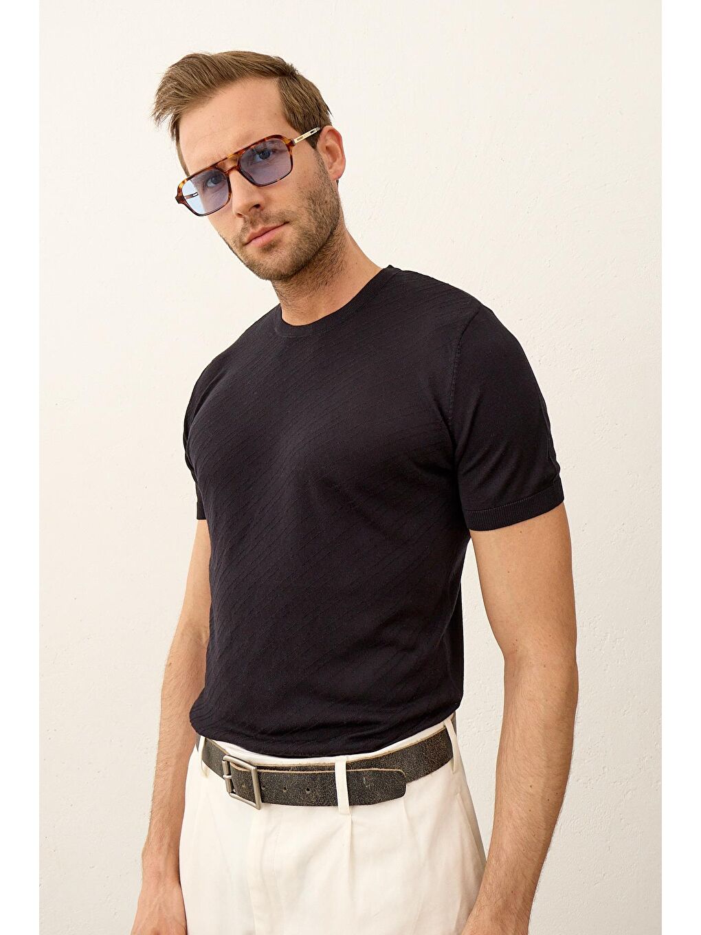 Erkek Bisiklet Yaka Slim-Fit İnce Triko Tişört Koyu Lacivert-4