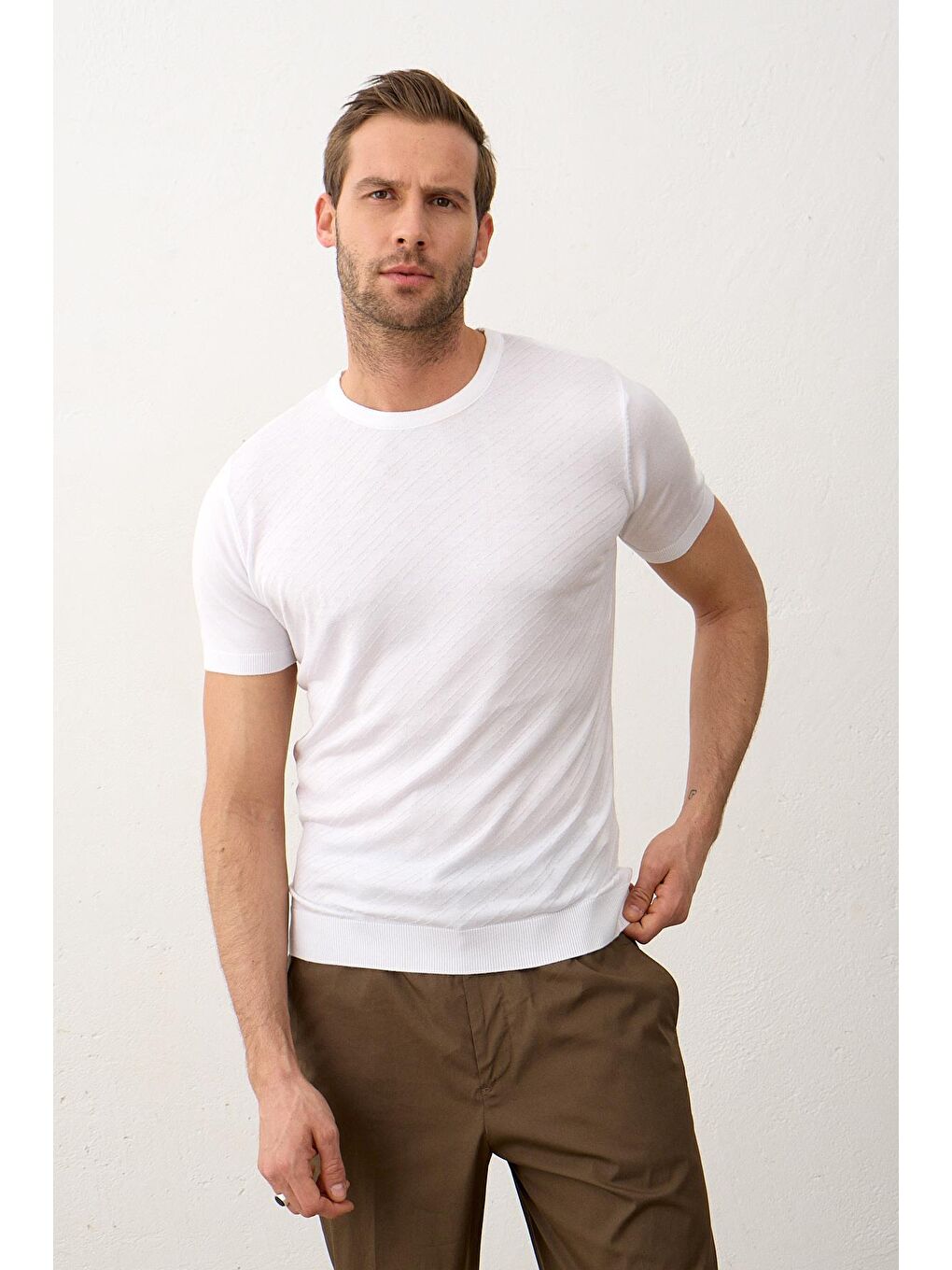 Erkek Çizgili Bisiklet Yaka Slim-Fit İnce Triko Tişört Beyaz-4