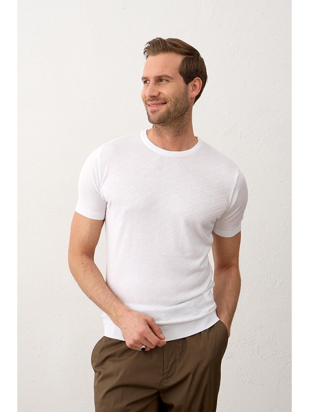 Erkek Çizgili Bisiklet Yaka Slim-Fit İnce Triko Tişört Beyaz-5