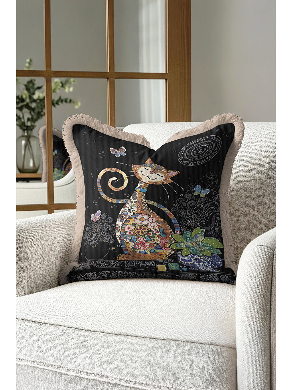 Karışık Çiçekli Patchwork Kedi Saçaklı Yastık Kılıfı - Neşeli Bohem Siyah Renk Püsküllü Kırlent Kılıfı-4