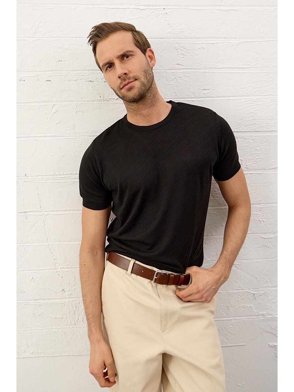 LC WAIKIKI Erkek Bisiklet Yaka Slim-Fit  İnce Triko Tişört  Siyah