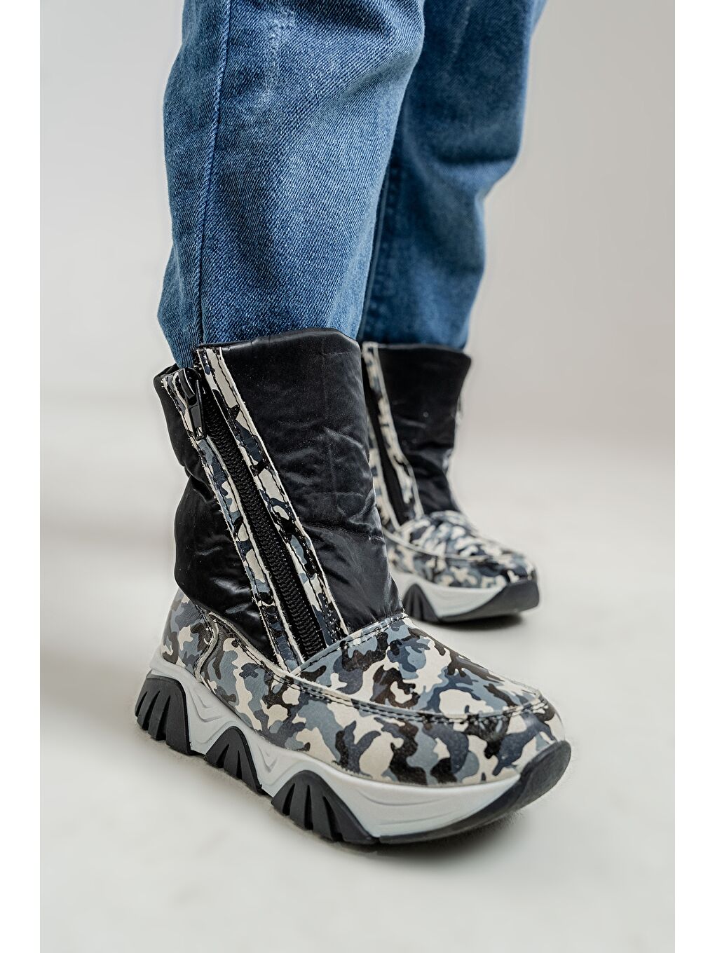 Erkek Çocuk Siyah Hakiki Deri Suya Dayanıklı Anatomik Günlük Bot