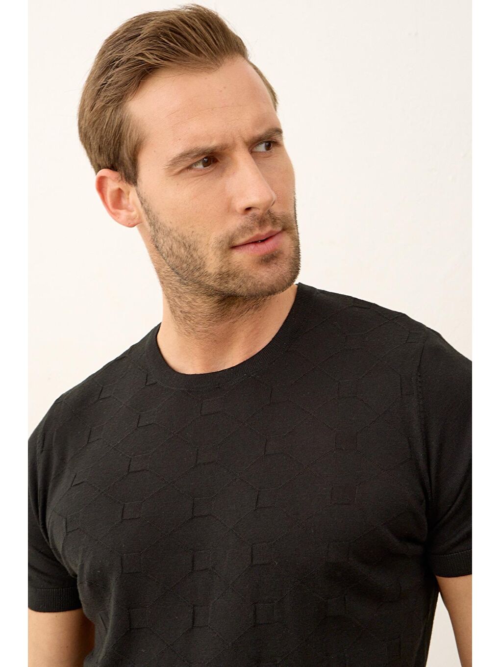 Erkek Kare Desenli Slim-Fit Yazlık Triko Tişört Siyah-2