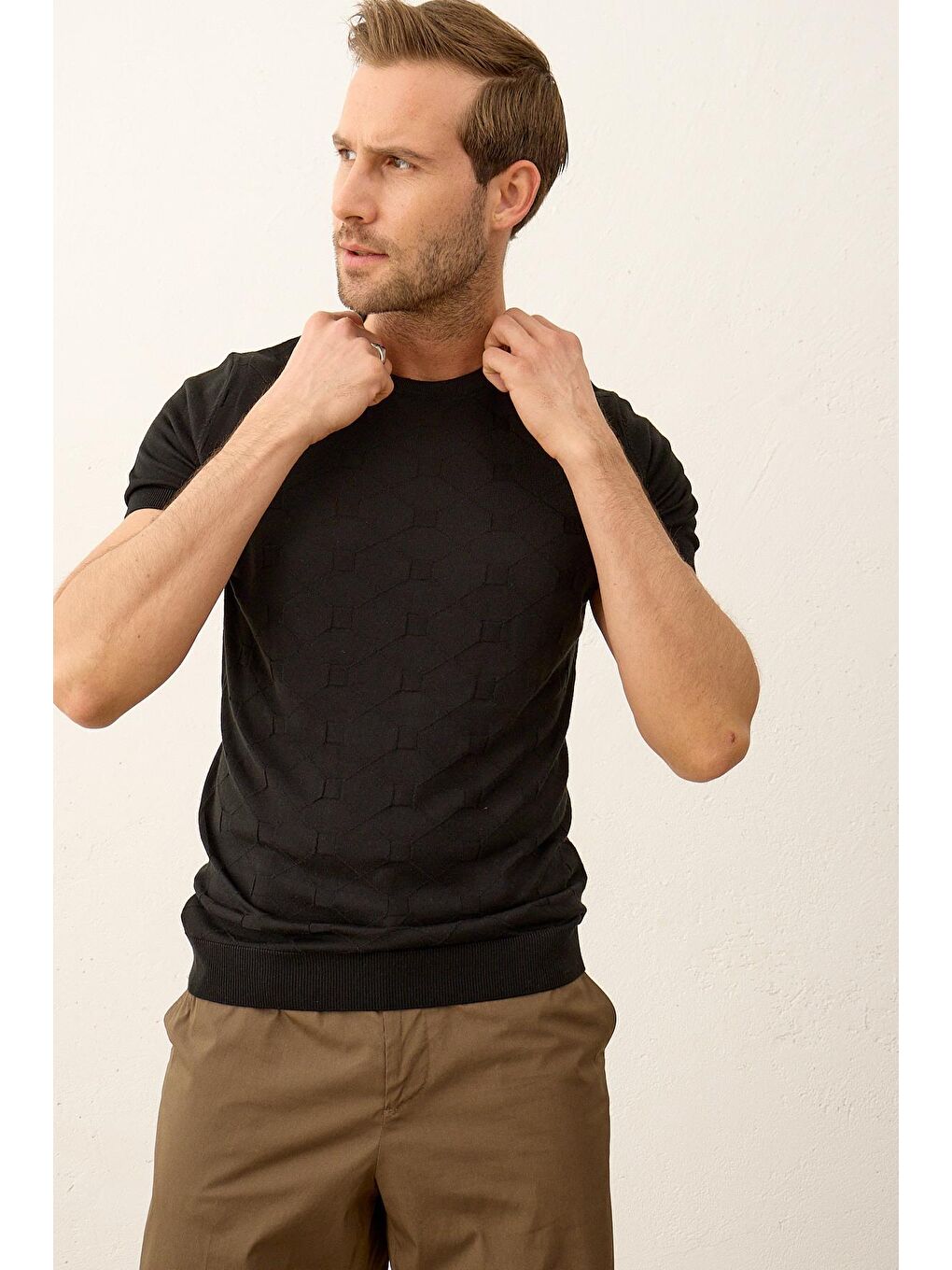 Erkek Kare Desenli Slim-Fit Yazlık Triko Tişört Siyah-4