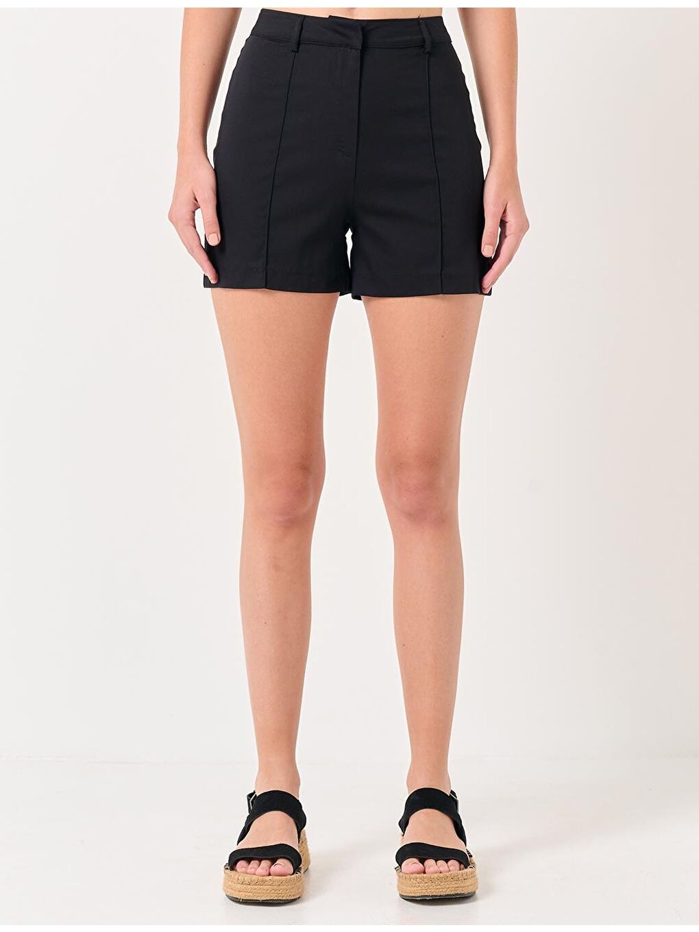 Siyah Dar Kesim Yüksek Bel Dokuma Şort-4