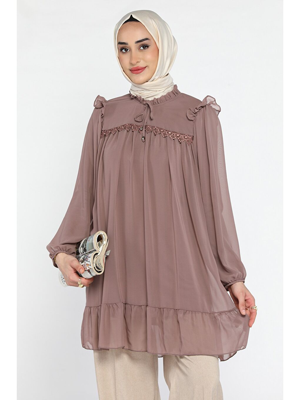 Pembe Ön Bağlamalı Fırfırlı Güpür Detaylı Tesettür Şifon Tunik