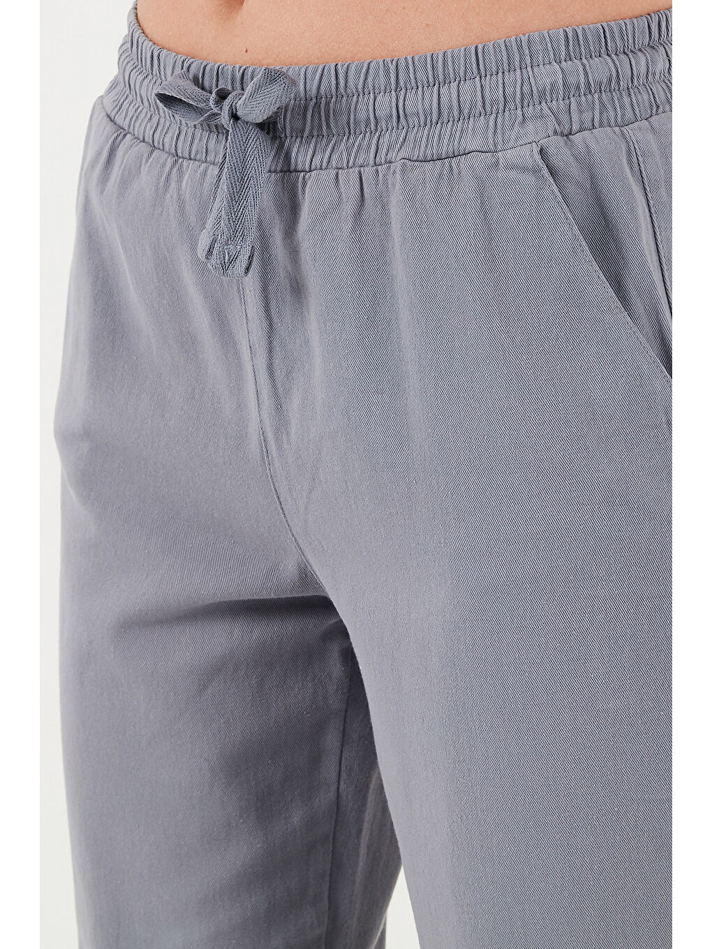 Gri Pamuklu Normal Bel Regular Fit Düz Paça Kadın Pantolon 668Yp42282S4-5