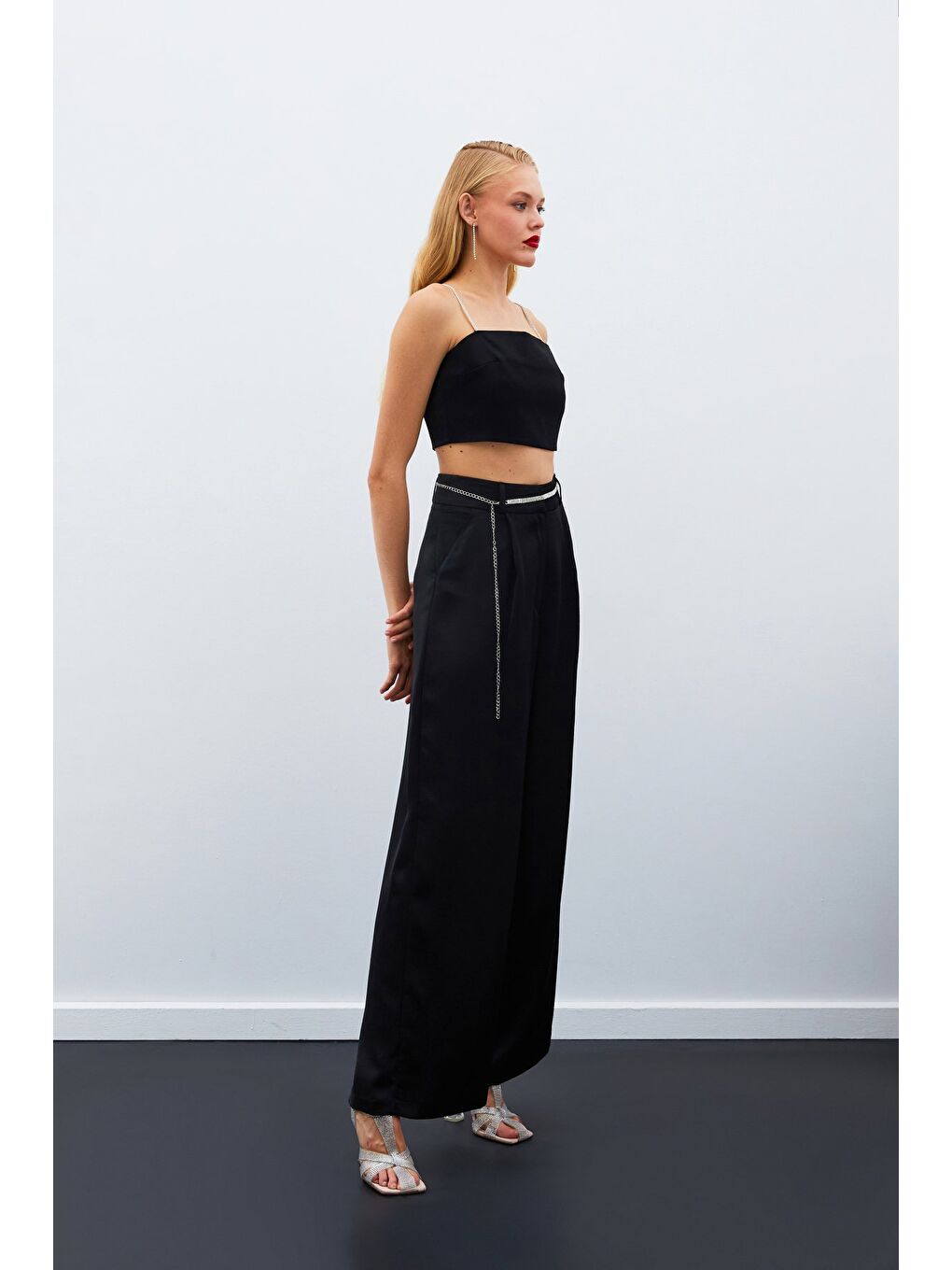 Taş Kemerli Saten Pantolon - Siyah