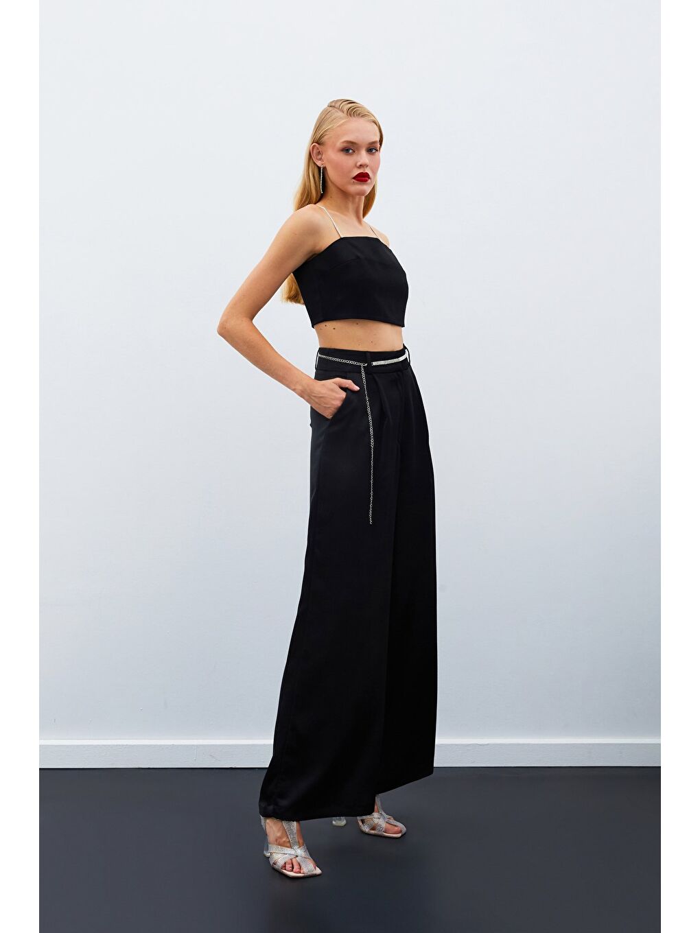 Taş Kemerli Saten Pantolon - Siyah-1