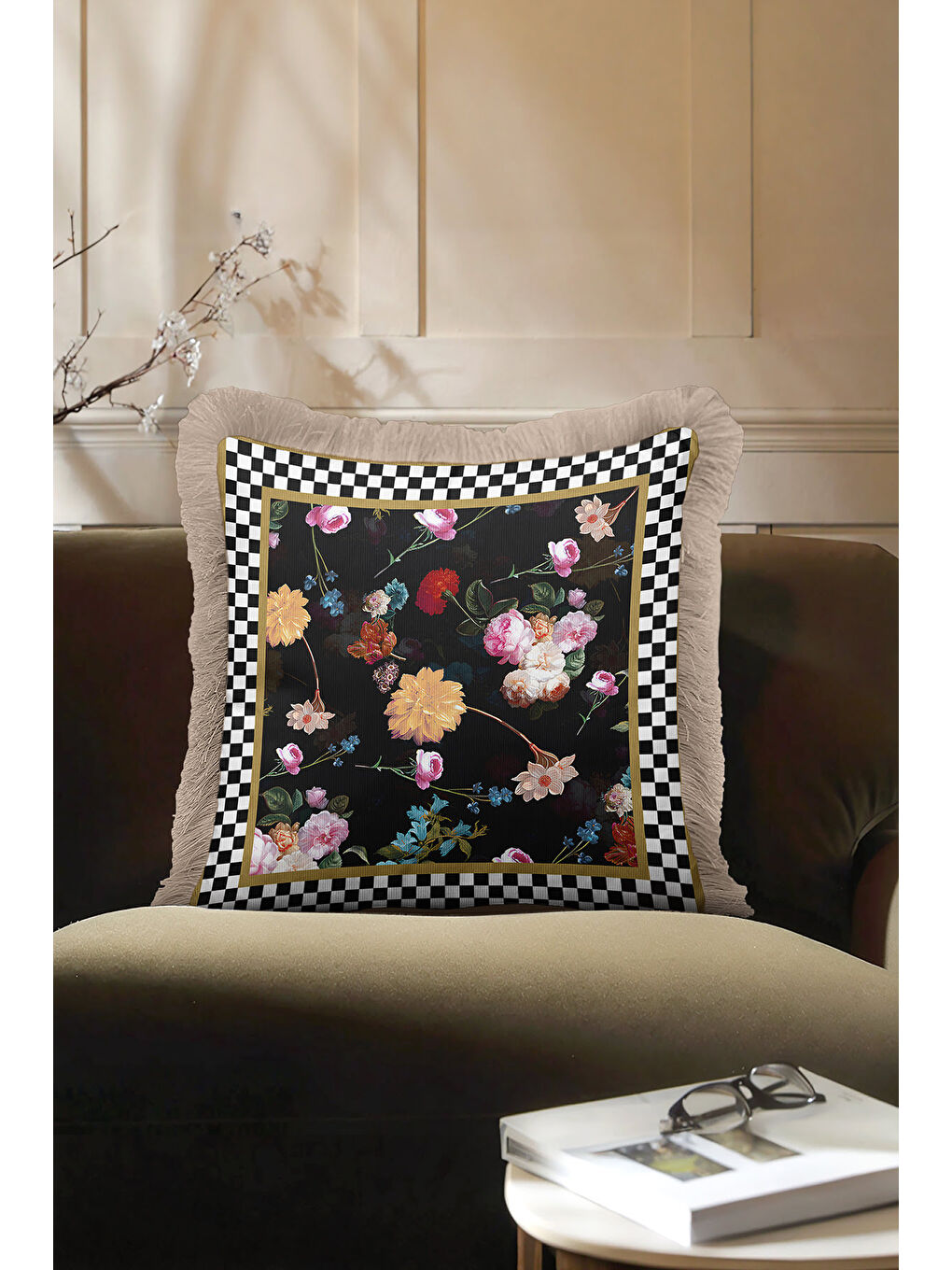 Karışık Barok Çiçekli Saçaklı Yastık Kılıfı - Zarif Bohem Siyah Altın Renkli Püsküllü Kırlent Kılıfı