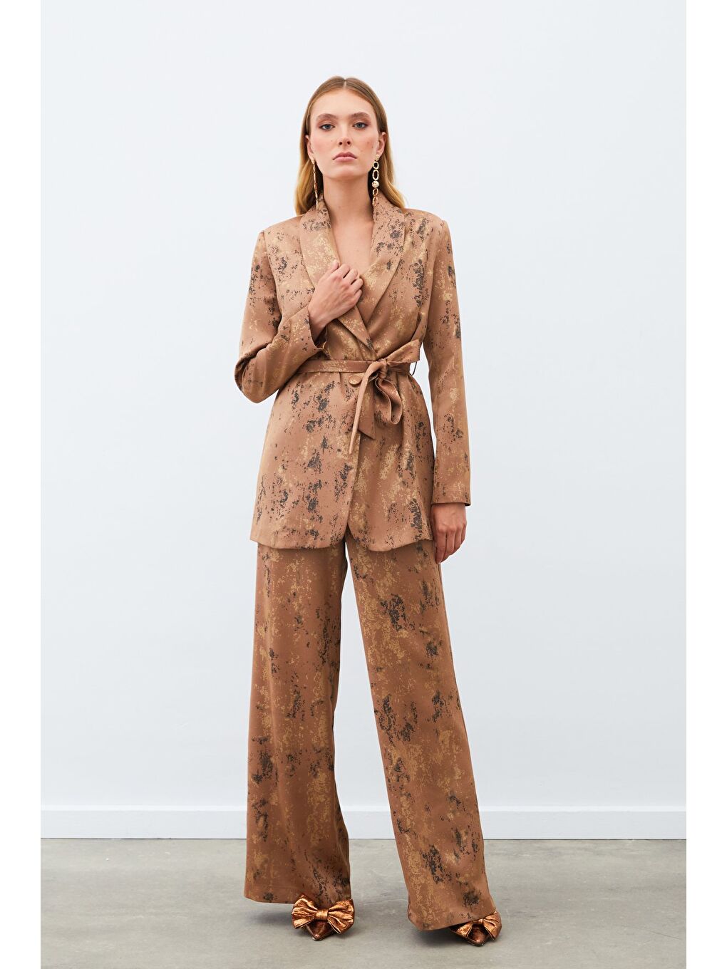 Kahverengi Parlak Desenli Salaş Pantolon - Kahve-2