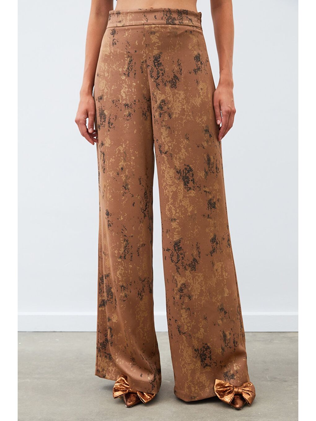 Kahverengi Parlak Desenli Salaş Pantolon - Kahve-5