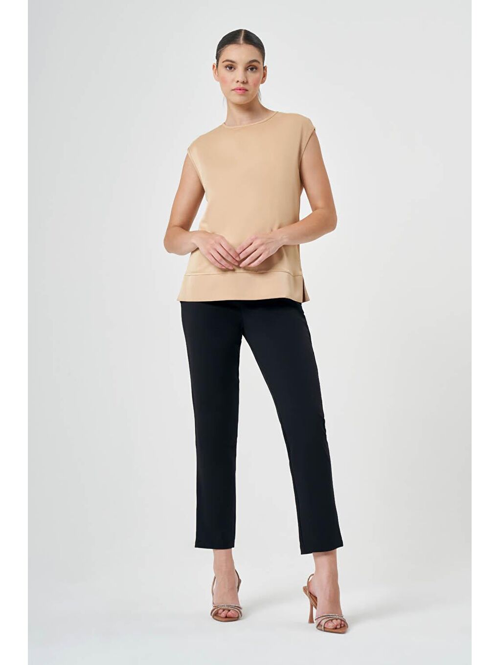 Basic Kolsuz Klasik Bej Bluz