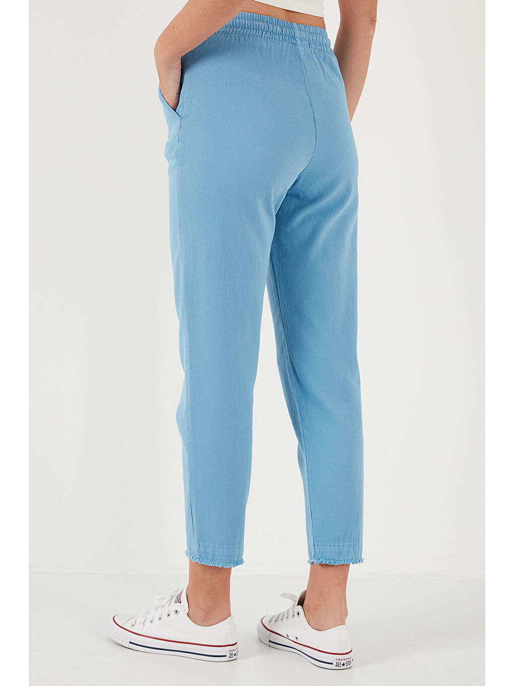 Mavi Pamuklu Normal Bel Regular Fit Düz Paça Kadın Pantolon 668Yp42282S4-6