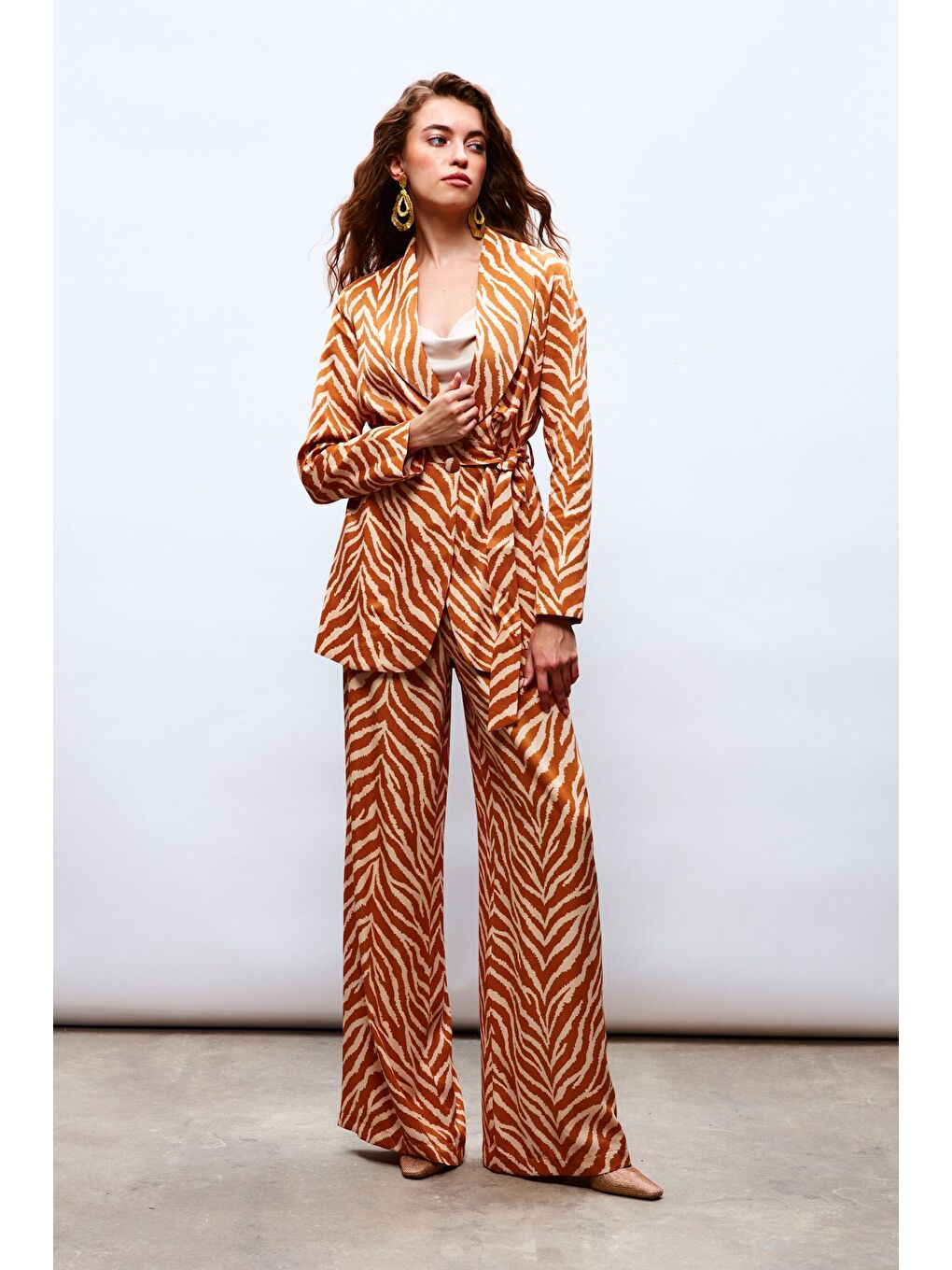 Kahverengi Zebra Desenli Saten Pantolon - Camel