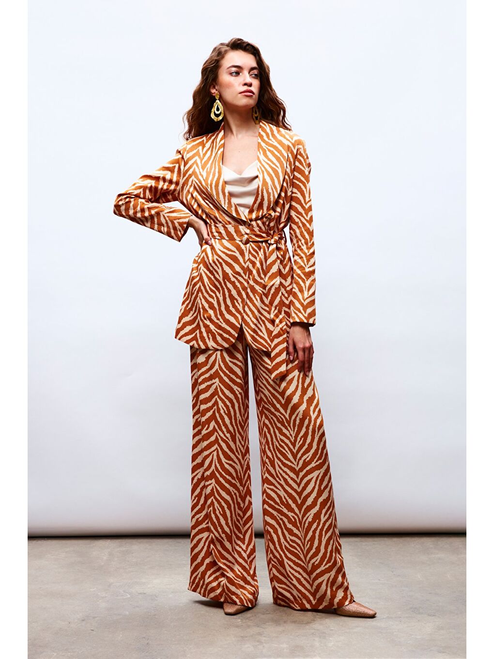 Kahverengi Zebra Desenli Saten Pantolon - Camel-2