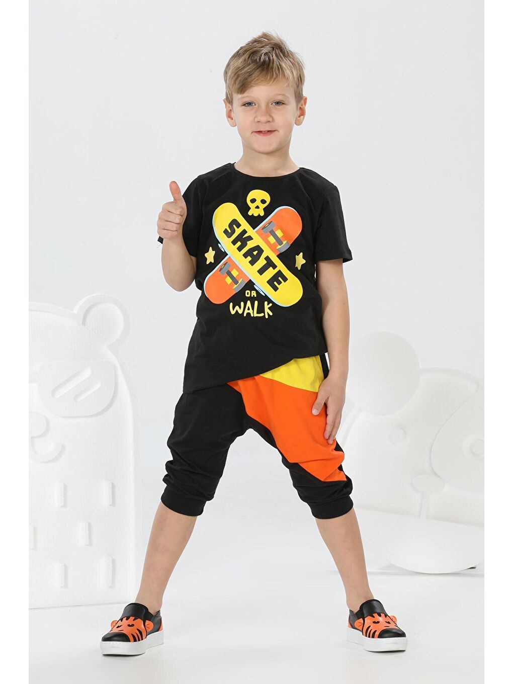 LupiaKids Turuncu-Siyah Lets Walk Erkek Çocuk Tshirt+Kapri Takım