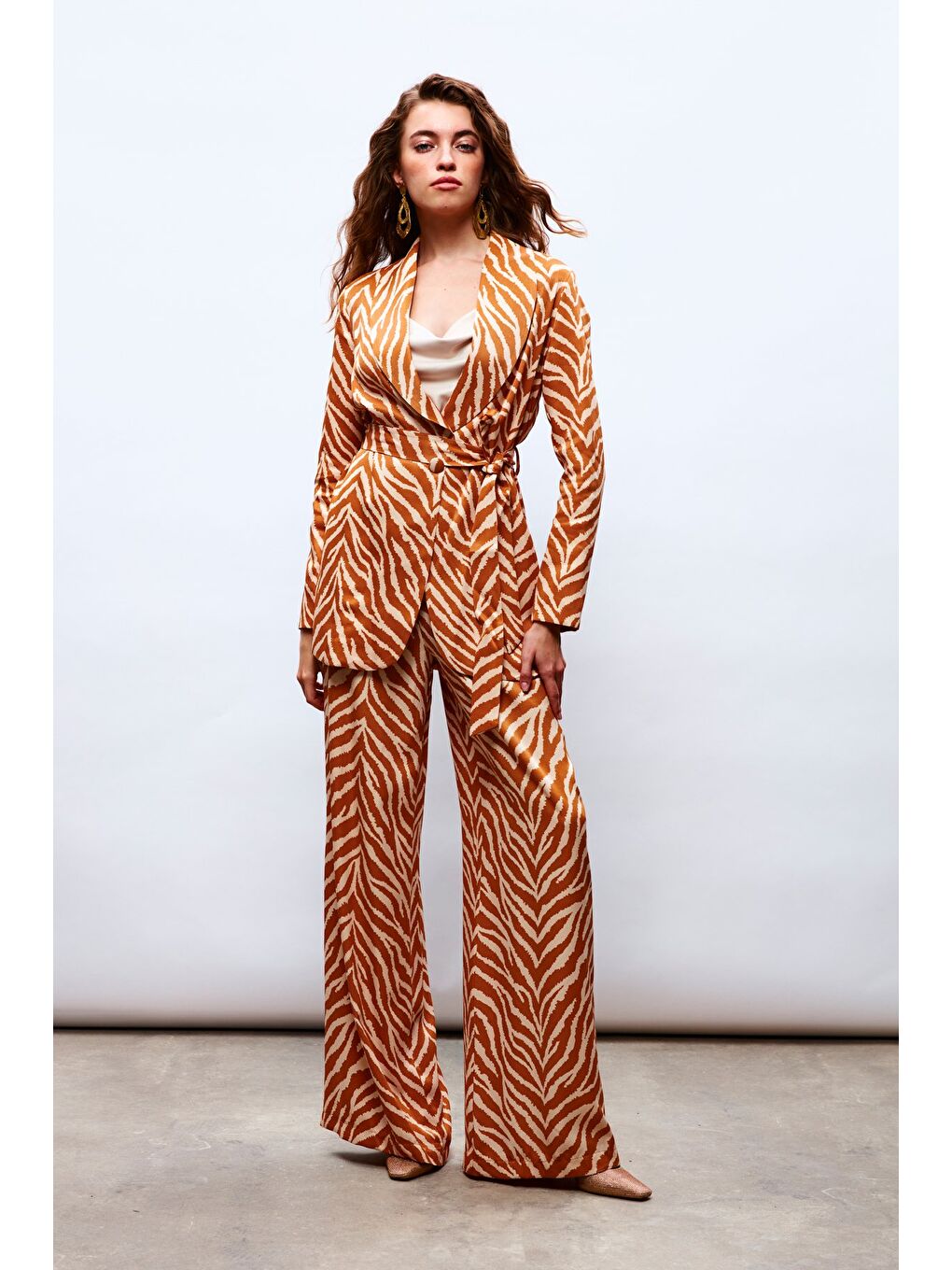 Kahverengi Zebra Desenli Saten Pantolon - Camel-3