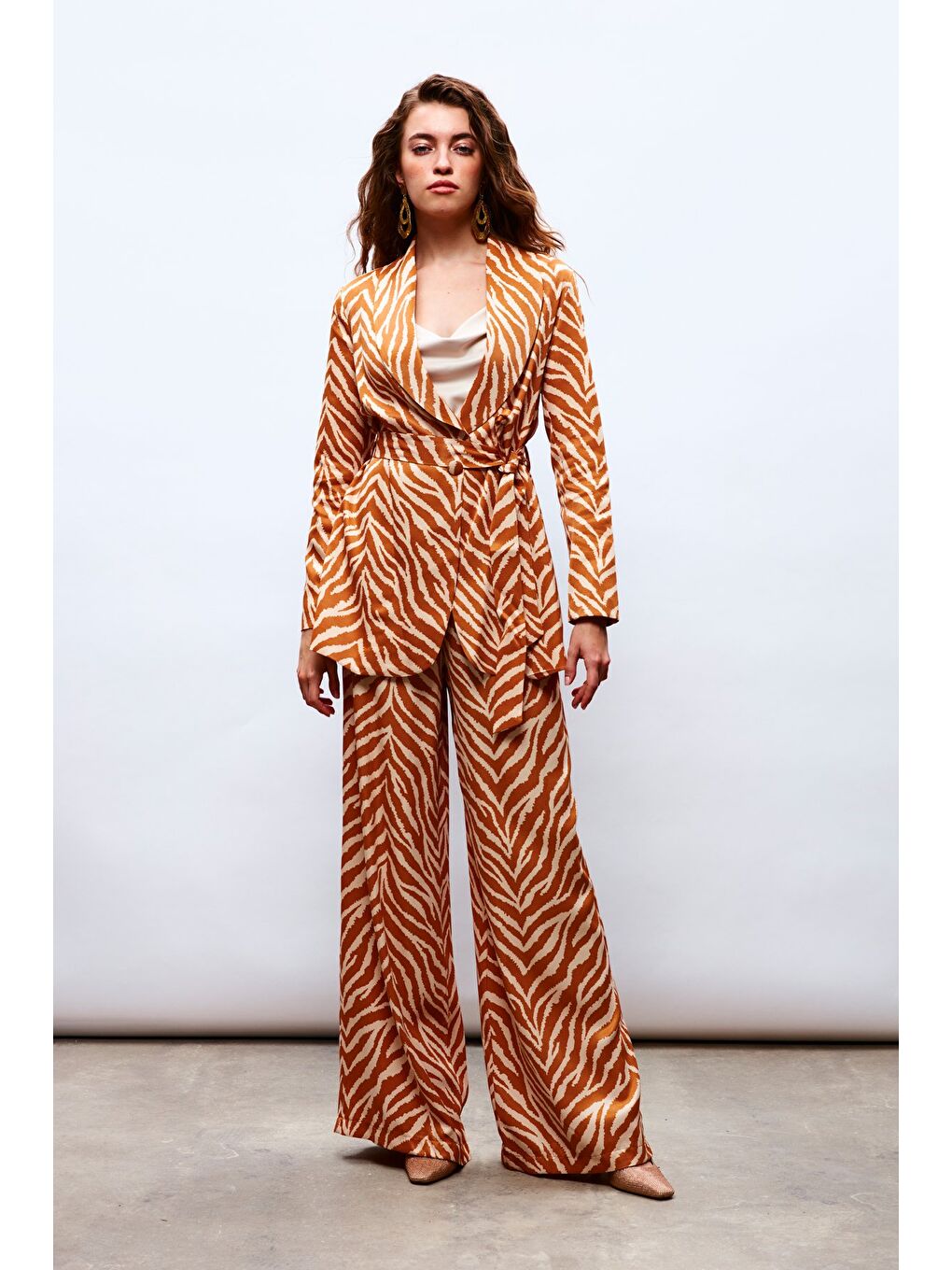 Kahverengi Zebra Desenli Saten Pantolon - Camel-4