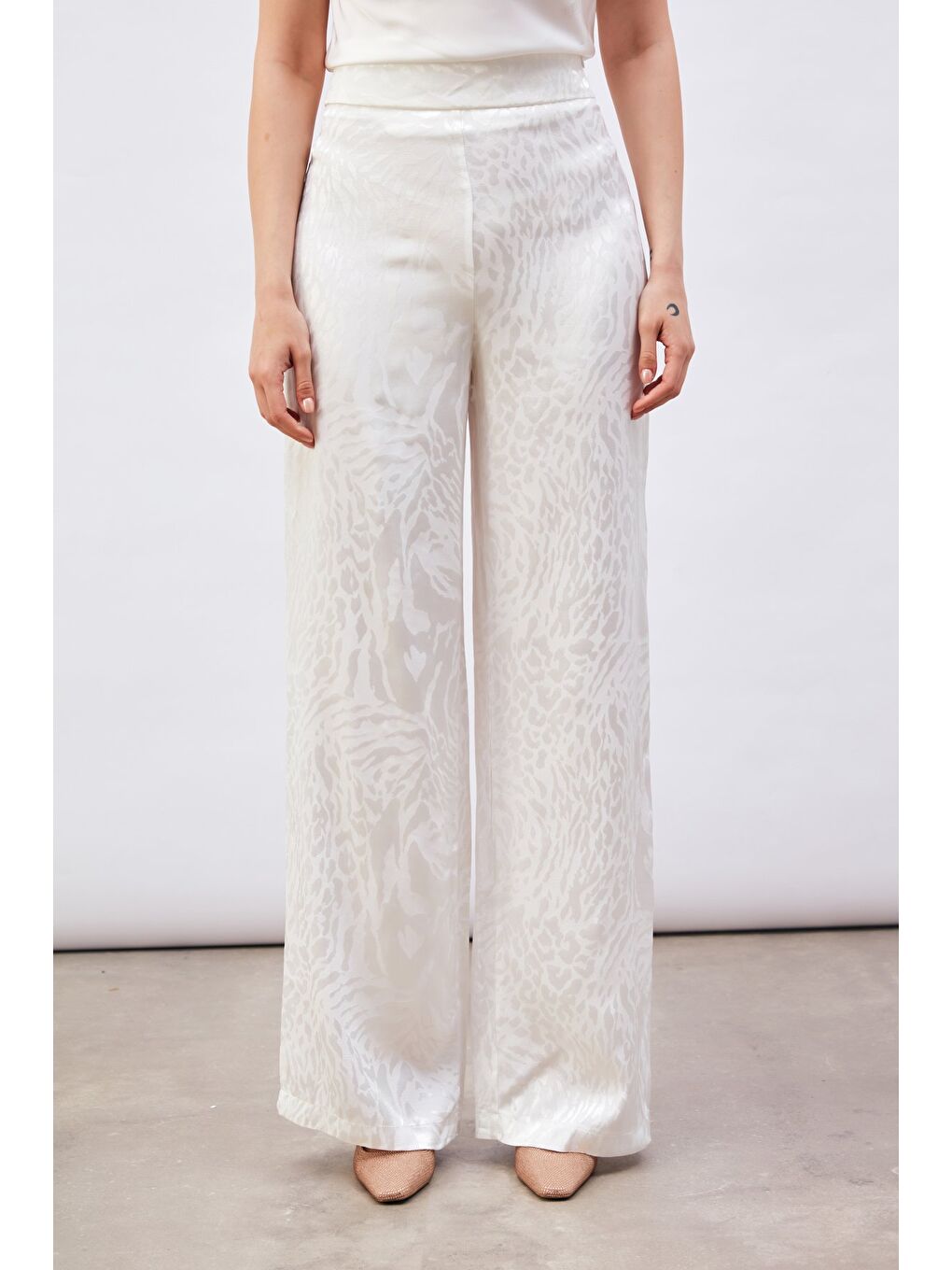 Desenli Saten Pantolon - Ekru-4