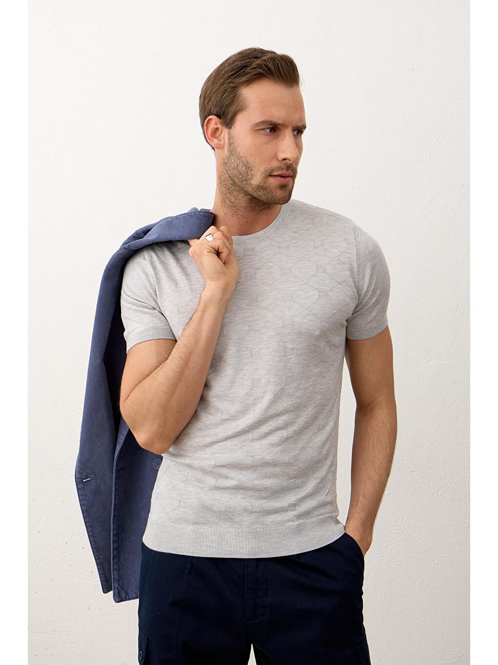 Erkek Kare Desenli Slim-Fit Yazlık Triko Tişört Gri