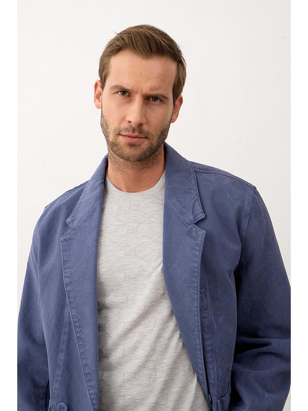 Erkek Kare Desenli Slim-Fit Yazlık Triko Tişört Gri-1