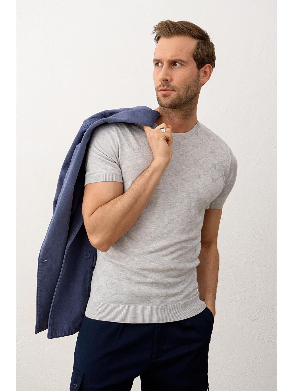 Erkek Kare Desenli Slim-Fit Yazlık Triko Tişört Gri-3