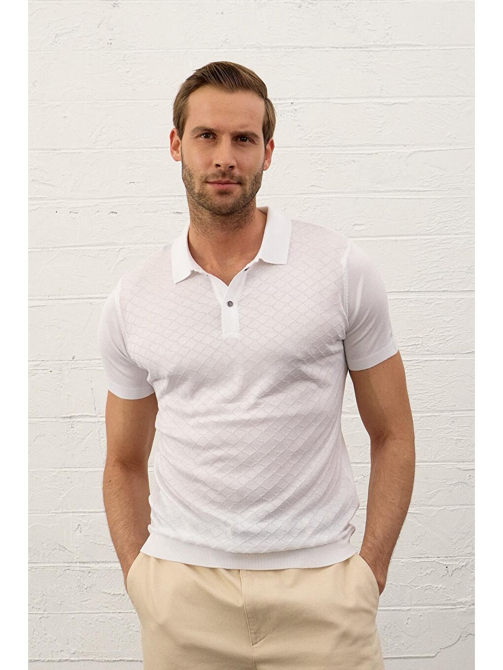 Beyaz Erkek Yumuşak Dokulu Slim-Fit Kalıp Polo Yaka İnce Triko Tişört