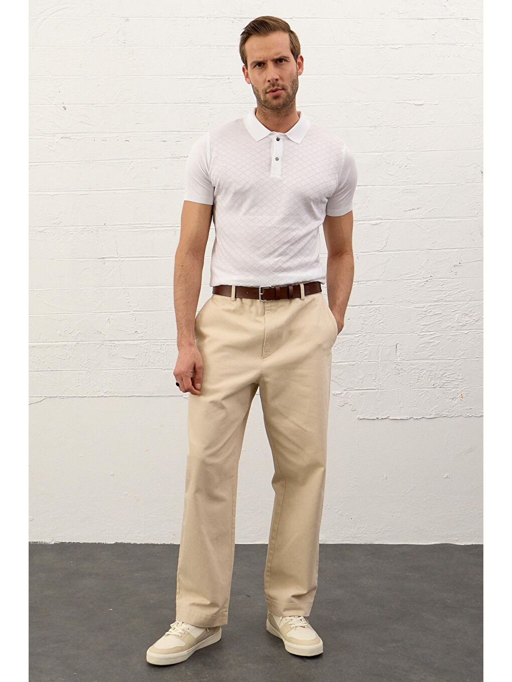 Beyaz Erkek Yumuşak Dokulu Slim-Fit Kalıp Polo Yaka İnce Triko Tişört-1