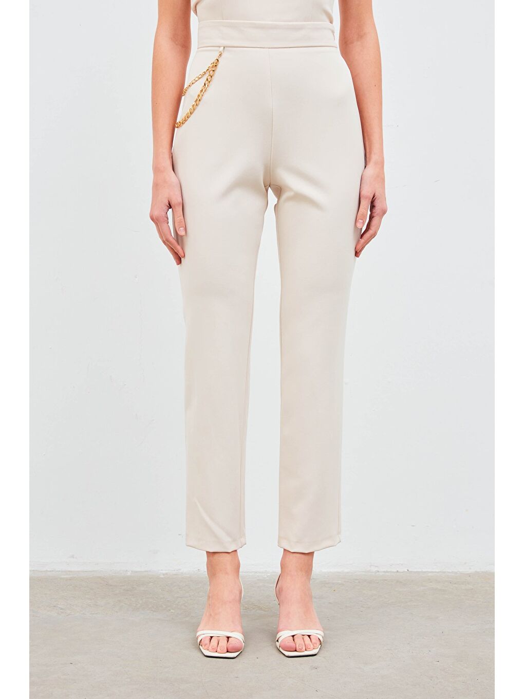Zincir Aksesuarlı Pantolon - Bej-4
