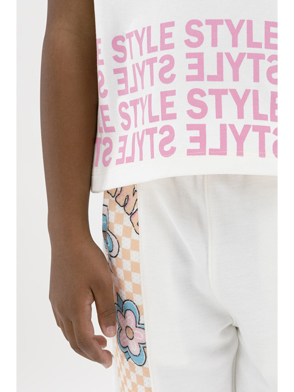 Kız Çocuk Sırtı Pencere Detaylı Beyaz Tişört-2