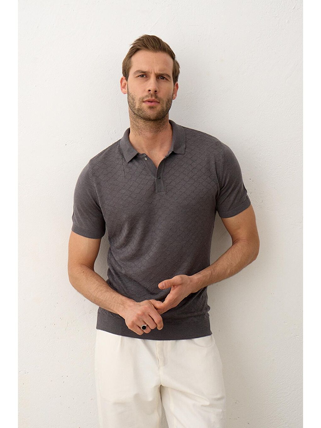 Erkek Yumuşak Dokulu Slim-Fit Polo Yaka İnce Triko Tişört Antrasit