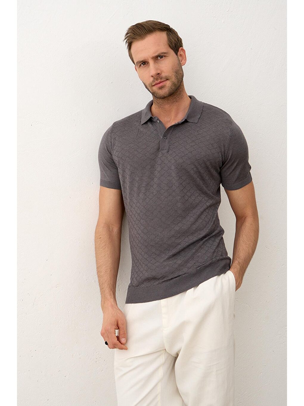 Erkek Yumuşak Dokulu Slim-Fit Polo Yaka İnce Triko Tişört Antrasit-1